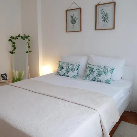 Arena With 3 Bedrooms In The Center شقة بولا