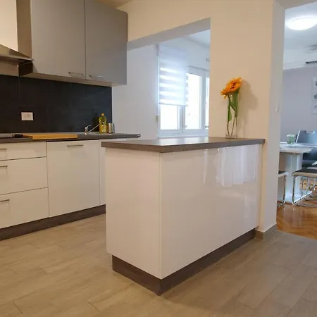 Arena With 3 Bedrooms In The Center Pula