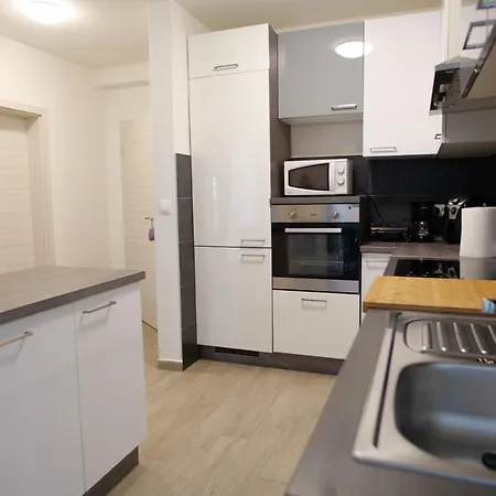 Arena With 3 Bedrooms In The Center Apartment *