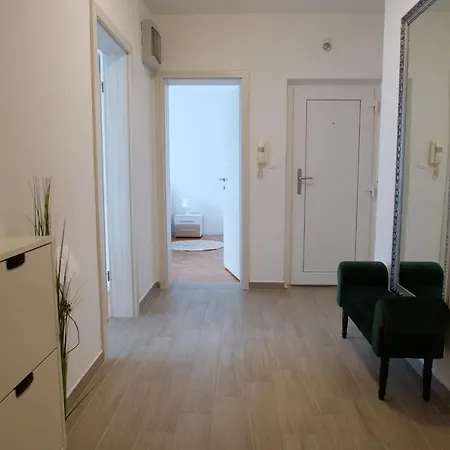 Arena With 3 Bedrooms In The Center Апартаменты *