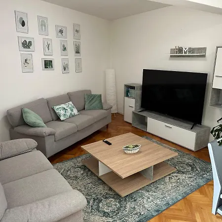 Apartment Arena With 3 Bedrooms In The Center Pula